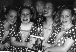 DanceTeam.jpg (15232 bytes)